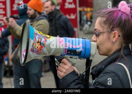 Sprecherin der Die Rebellion Aussterben Gruppe bei der Demonstration auf dem Damm bei 6-1 2020 Amsterdam Niederlande 2020 Stockfoto