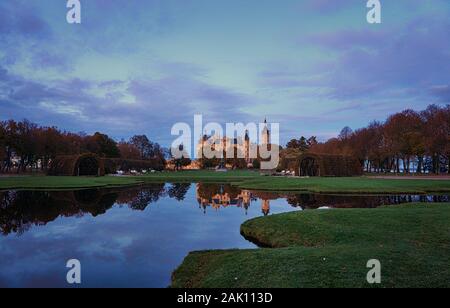 Das Schweriner Schloss mit Schlossgarten in der Stadt Schwerin die Hauptstadt von Mecklenburg-Vorpommern. Deutschland Stockfoto