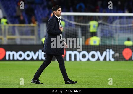 Roma Haupttrainer Paulo Fonseca Spaziergang auf dem Platz am Ende der Italienischen Meisterschaft in der Serie A Fußballspiel zwischen AS Roma und Torino FC am 5. Januar 2020 im Stadio Olimpico in Rom, Italien - Foto Federico Proietti/ESPA-Bilder Stockfoto