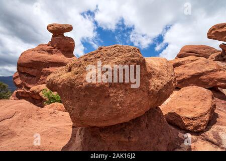 Rote Sandsteinfelsen im Garden of the Gods Park in Colorado Springs, Colorado, USA Stockfoto