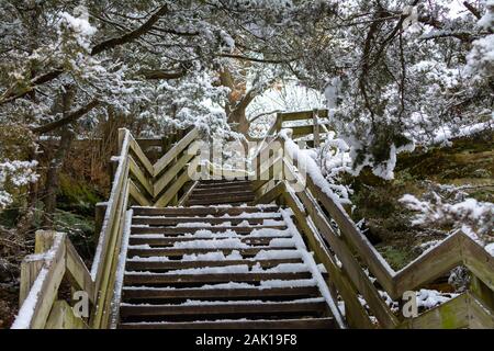 Schritte zum verhungert Rock an einem Wintermorgen. Verhungert Rock State Park, Illinois, USA Stockfoto