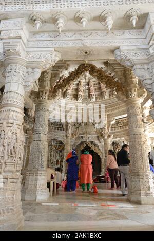 Der schöne Jain-Tempel in Ranakpur, Rajasthan, Indien. Stockfoto