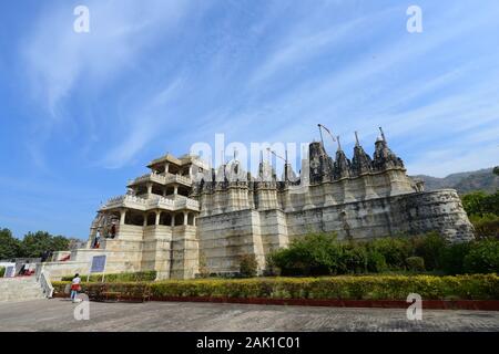 Der schöne Jain-Tempel in Ranakpur, Rajasthan, Indien. Stockfoto