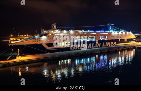 Civitavecchia, Rom, Italien, Nacht Foto des Ferry Grimaldi Lines Stockfoto