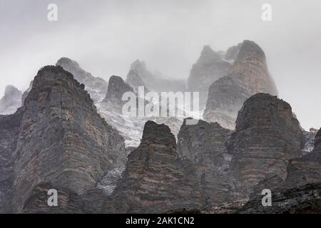 Mount Huber gesehen vom See Oesa Trail im September im Yoho National Park, British Columbia, Kanada Stockfoto