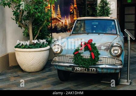 Los Angeles, Vereinigte Staaten - Jule2019 Fliegender Ford Anglia im Universal Studio Park. Harry Potter. Stockfoto