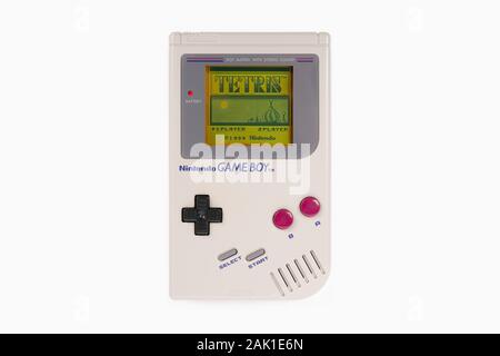 Der Startbildschirm des Spiels Tetris wie auf ein 1989 Nintendo Game Boy auf einem weißen Hintergrund. Stockfoto