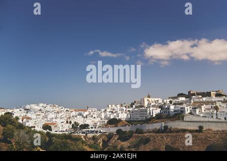 Vejer de la Frontera Stadt an einem sonnigen Tag eine Wolke am Himmel Stockfoto