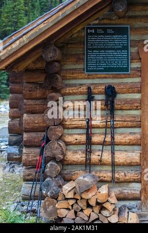 Elizabeth Parker Hütte an einem kalten Tag im September in den Lake O'Hara Bereich der Yoho National Park, British Columbia, Kanada Stockfoto