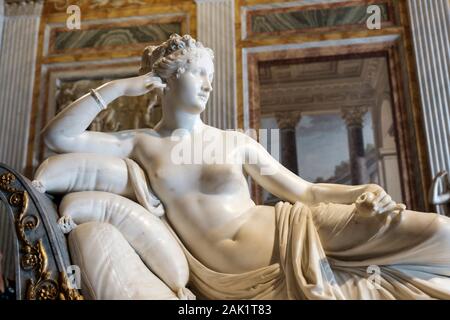 Italienische Kunst, Paolina Borghese Bonaparte, Pauline Bonaparte Marmorstatue von Antonio Canova, Saal von Paolina, Galleria Borghese Museum, Rom, Italien Stockfoto