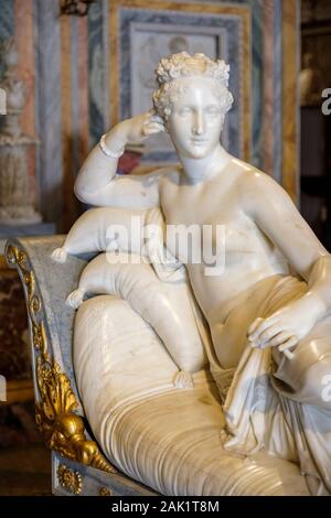 Italienische Kunst, Paolina Borghese Bonaparte, Pauline Bonaparte Marmorstatue von Antonio Canova, Saal von Paolina, Galleria Borghese Museum, Rom, Italien Stockfoto