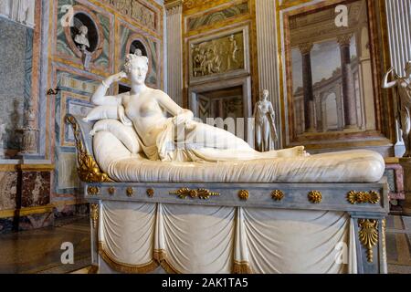 Italienische Kunst, Paolina Borghese Bonaparte, Pauline Bonaparte Marmorstatue von Antonio Canova, Saal von Paolina, Galleria Borghese Museum, Rom, Italien Stockfoto