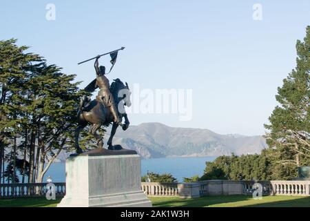 Bronzestatue von El Cid Campeador, von Anna Hyatt Huntington vor dem Palast der Ehrenlegion, oberhalb der San Francisco Bay, Kalifornien Stockfoto