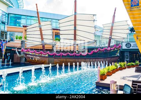 Segelboot Jungceylon Einkaufszentrum Stockfoto