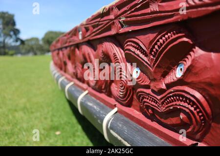 Maori Carvings in Waitangi Treaty Grounds Stockfoto