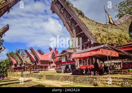 Traditionelle Häuser der Toraja, torajan Menschen in Indonesien. Stockfoto