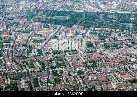 Luftaufnahme Blick nach Norden über South Kensington, Albertopolis und Hyde Park im Zentrum von London an einem sonnigen Morgen. Stockfoto