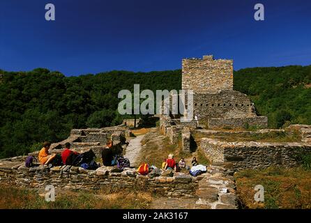 Blick auf den mittelalterlichen Ruinen der Burg Schmidtburg in der Nähe von schneppenbach in der Region Hunsrück. Dem Vernehmen nach wurde die Burg durch die Franken in 9 Stockfoto