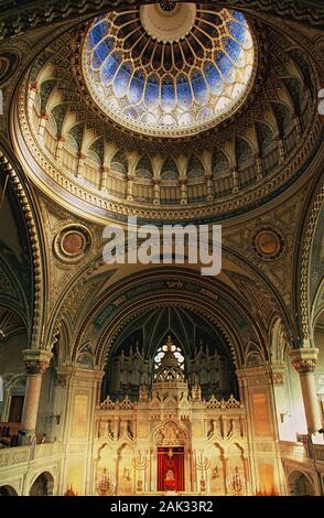 Innenansicht der Neuen Synagoge in Szeged, Ungarn. (Undatiertes Foto) | Verwendung weltweit Stockfoto