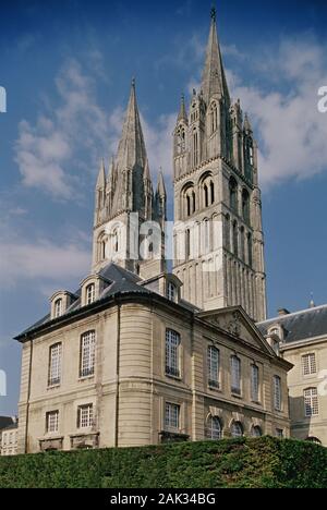 Blick auf die Abtei Kirche St-Etienne der Männer Abtei Abbaye-aux-Hommes in Caen im Departement Calvados, Frankreich. (Undatiertes Foto) | Verwendung worldw Stockfoto