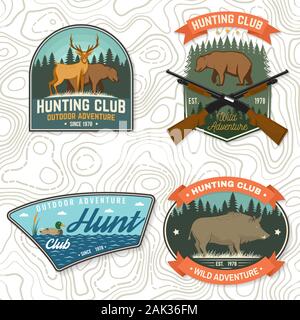 Einstellen der Jagd club Abzeichen. Vektor Konzept für T-Shirt, Aufkleber, Druck, Stempel, Patch. Vintage Typografie Design mit Jagd Gewehr, Wildschwein, Jäger, Bären, Hirsche, Enten und den Wald. Outdoor Jagd club Emblem Stock Vektor