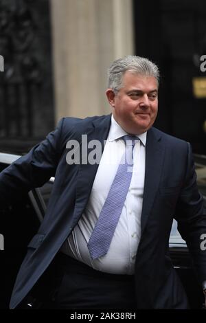 Der Staatsminister für Sicherheit Brandon Lewis Ankunft in Downing Street, London für die erste Sitzung des Jahres. Stockfoto