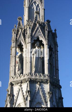 Das Eleanor Cross in Sledmere auf den Yorkshire Wolds Stockfoto