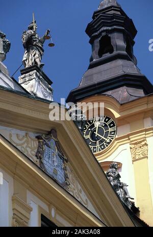 Die Stadt Wappen von pisek der Giebel des Alten Rathauses in pisek eingerichtet. Es wurde in 1750 gebaut. Die Stadt liegt in Südböhmen in Tschechien entfernt. Stockfoto