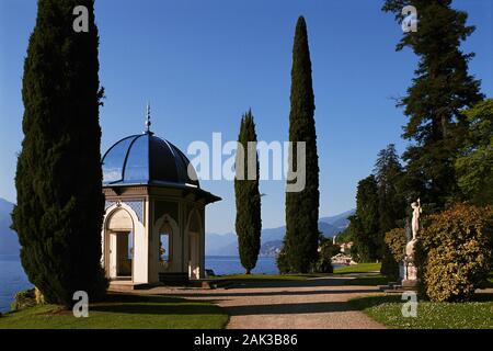 Dieser Pavillon steht im Garten der Villa Melzi, Bellagio, Italien. Von diesem Ort aus haben Sie einen Panoramablick auf den Lago di Lugano. (Undatiert pic Stockfoto