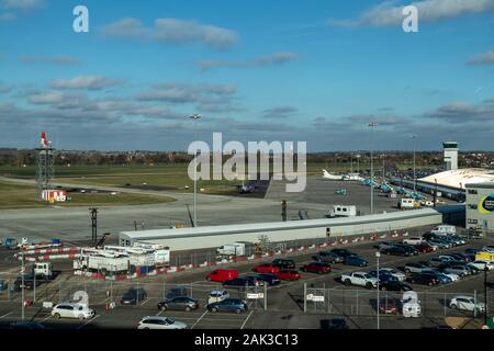 Allgemeiner Blick auf das Terminal am Flughafen London Southend an einem Hellen Januartag Vom Holiday Inn Aus Stockfoto