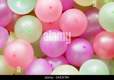 Bunte Luftballons für Hintergrund Stockfoto