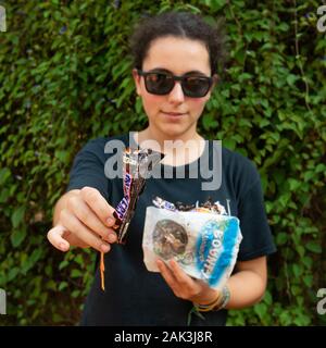 Auroville, Indien - 21. September 2019: Das weltweit Suche umweltschädlichsten Marke im globalen Prüfung der Kunststoffabfälle. Stockfoto