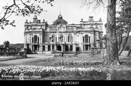 Ein "1930" -40 Schwarz und Weiß Postkarte Foto von Gosford Haus von der Seite an, ein neoklassisches Landhaus in der Nähe von longniddry in East Lothian, Schottland Stockfoto