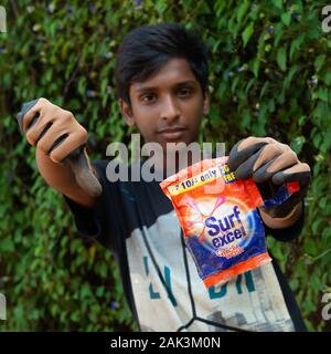 Auroville, Indien - 21. September 2019: Das weltweit Suche umweltschädlichsten Marke im globalen Prüfung der Kunststoffabfälle. Stockfoto