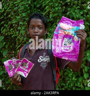 Auroville, Indien - 21. September 2019: Das weltweit Suche umweltschädlichsten Marke im globalen Prüfung der Kunststoffabfälle. Stockfoto