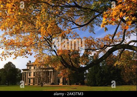 New York City im Herbst: Die Vanderbilt Mansion im Hyde Park. Die øcastleø verbindet griechische, römische und barocken Elementen. (Undatiertes Foto) | Verwendung Stockfoto