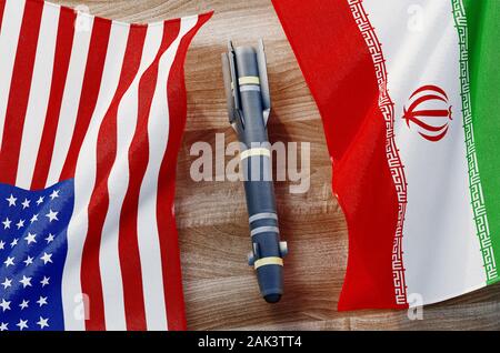 Iran Flagge und USA-Flagge. Nuclear atomare Gefahr. Krieg Konzept. 3D-Rendering Stockfoto