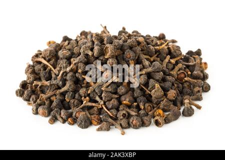 Haufen von roh, getrocknet Zimt blossom buds Spice auf weißem Hintergrund Stockfoto