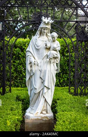 Statue der Jungfrau und Mutter Maria und dem Jesuskind in New Orleans, Louisiana Stockfoto