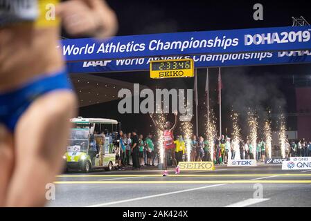 Jubel Rose CHELIMO (Platz 2/BRN) am Ende, Finale der Frauen Marathon, am 27. September, 2019 Leichtathletik WM 2019 in Doha/Katar, vom 27. September. - 10.10.2019. Â | Verwendung weltweit Stockfoto