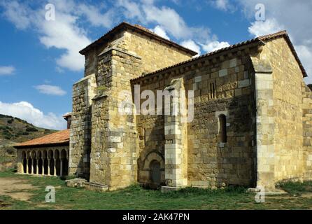 Nordspanien: Mozarabische Kirche San Miguel de Escalada | Verwendung weltweit Stockfoto