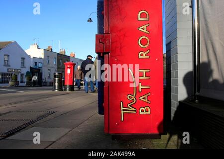 Street Art gemalt Dienstprogramme auf der Bath Road, Cheltenham, Gloucestershire, Vereinigtes Königreich. - 4. Januar 2020 Bild von Andrew Higgins / Tausend Wort Medien Stockfoto