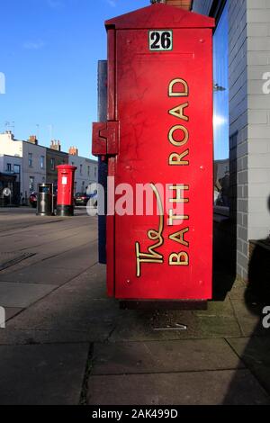 Street Art gemalt Dienstprogramme auf der Bath Road, Cheltenham, Gloucestershire, Vereinigtes Königreich. - 4. Januar 2020 Bild von Andrew Higgins / Tausend Wort Medien Stockfoto