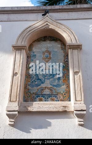 Der heilige Gral gemalten blauen Kacheln im Kloster des hl. Petrus von Alcantara (Convento de Sao Pedro de Alcantara), Bairro Alto, Lissabon, Portugal Stockfoto