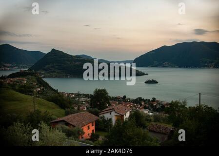 Panorama Aussicht auf Lago di Iseo, Iseo See in Italien Stockfoto