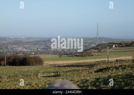 Ein Blick auf die arqiva Turm auf Emley Moor, in der Nähe des Dorfes von Hepworth, Kirklees, Yorkshire, Großbritannien Stockfoto