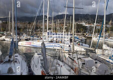 Segelboothafen in Funchal, Madeira, Portugal | Verwendung weltweit Stockfoto