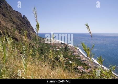 Küstenabschnitt bei Paul do Mar, Madeira, Portugal | Verwendung weltweit Stockfoto