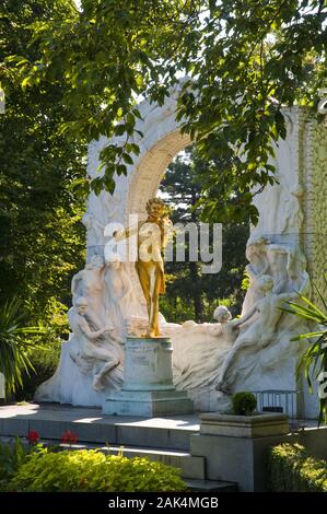 Johann-Strau ß-Denkmal im Stadtpark, Wien, Österreich | Verwendung weltweit Stockfoto