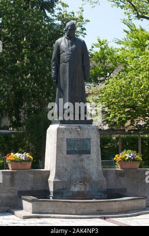 Denkmal von Pfarrer Sebastian Kneipp in Bad Wörishofen, Allgäu, Deutschland | Verwendung weltweit Stockfoto